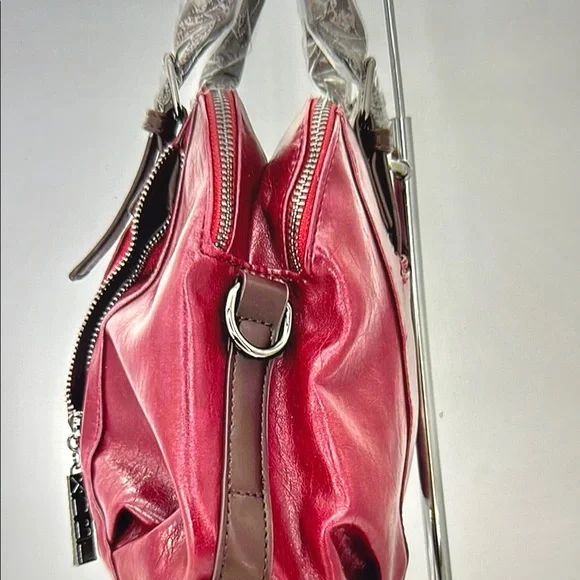 ❣️5/$25 Glossy Red Patent Leather Satchel with Metallic Accents. 🆕 - Picture 3 of 5